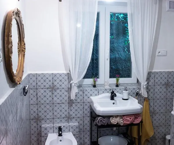Chaloupka Pod Skalou